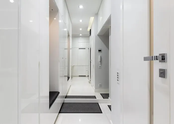 Trojmiejskie - White By The Apartment *