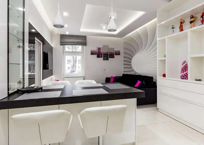 Trojmiejskie - White By The * Zoppot