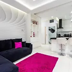 아파트 Trojmiejskie - White By The