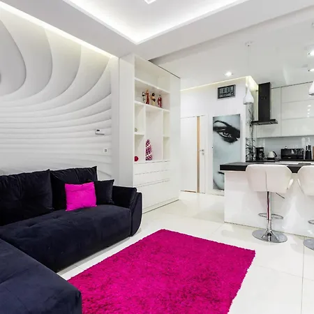 Apartman Trojmiejskie - White By The