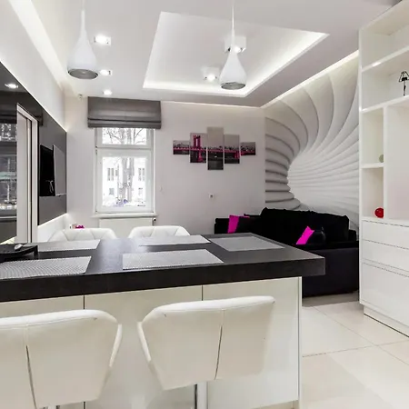 Trojmiejskie - White By The * Sopot